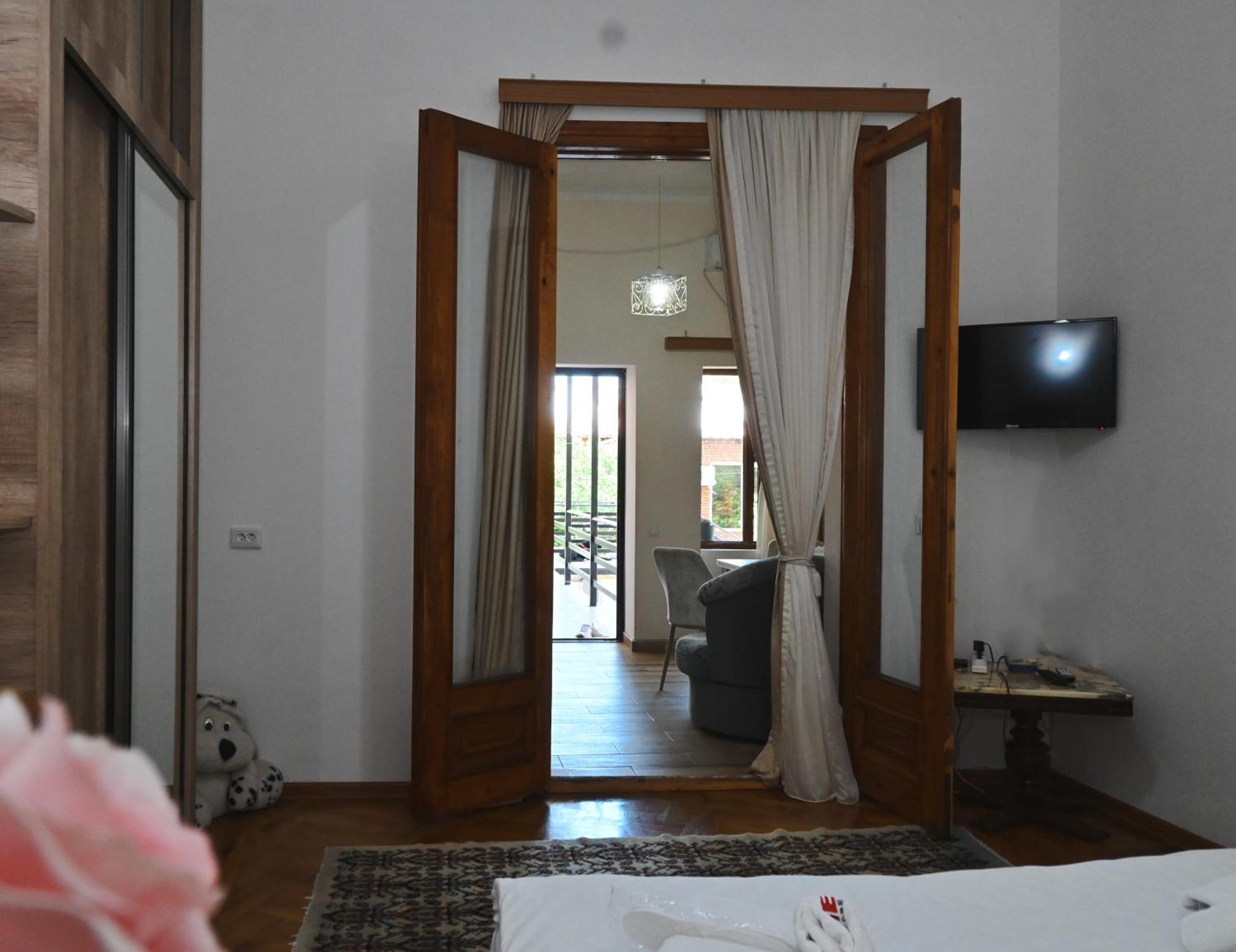 Jerusalem Hotel كوتايسي المظهر الخارجي الصورة